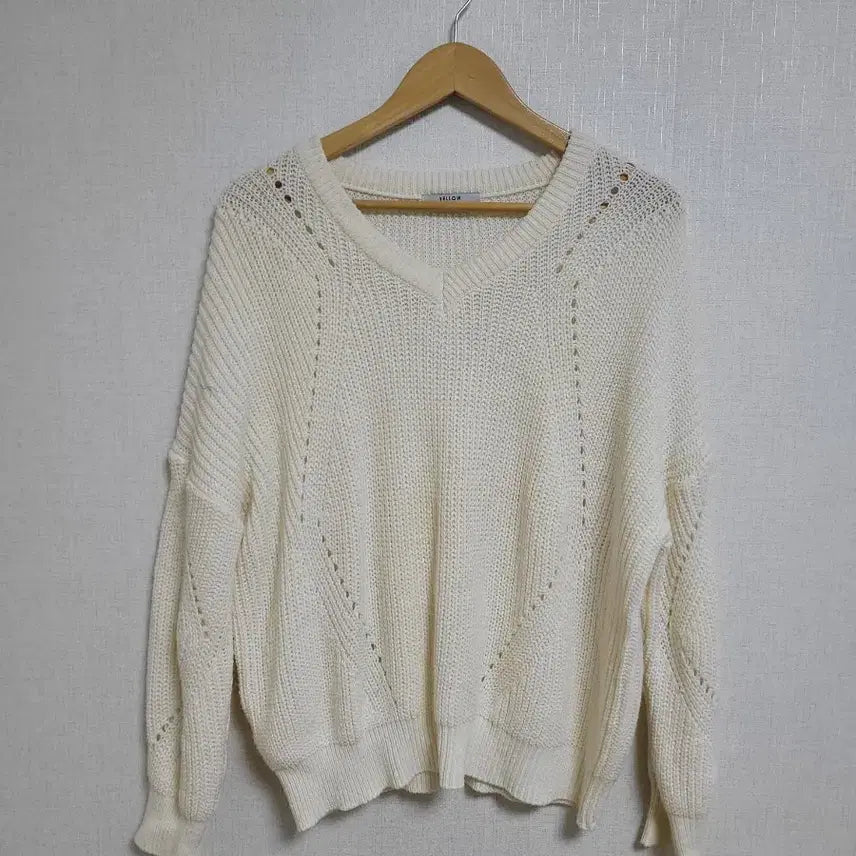 [BUNJANG] 24.YELLOW Ivory V-neck Knit Sweater / 24.YELLOW 아이보리 브이넥 니트