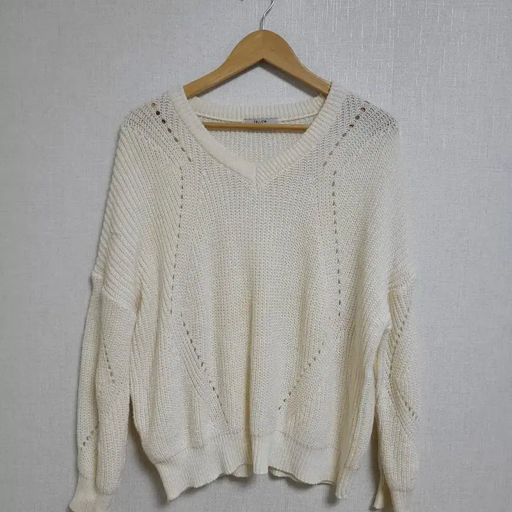 [BUNJANG] 24.YELLOW Ivory V-neck Knit Sweater / 24.YELLOW 아이보리 브이넥 니트