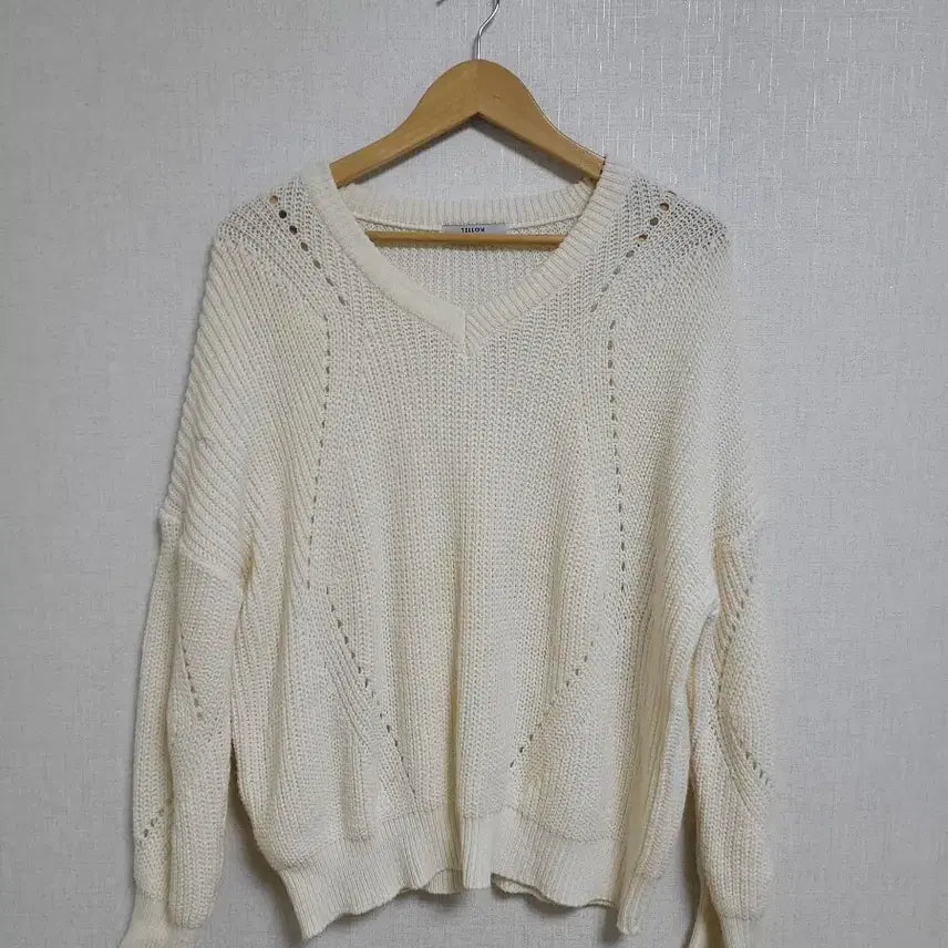 [BUNJANG] 24.YELLOW Ivory V-neck Knit Sweater / 24.YELLOW 아이보리 브이넥 니트