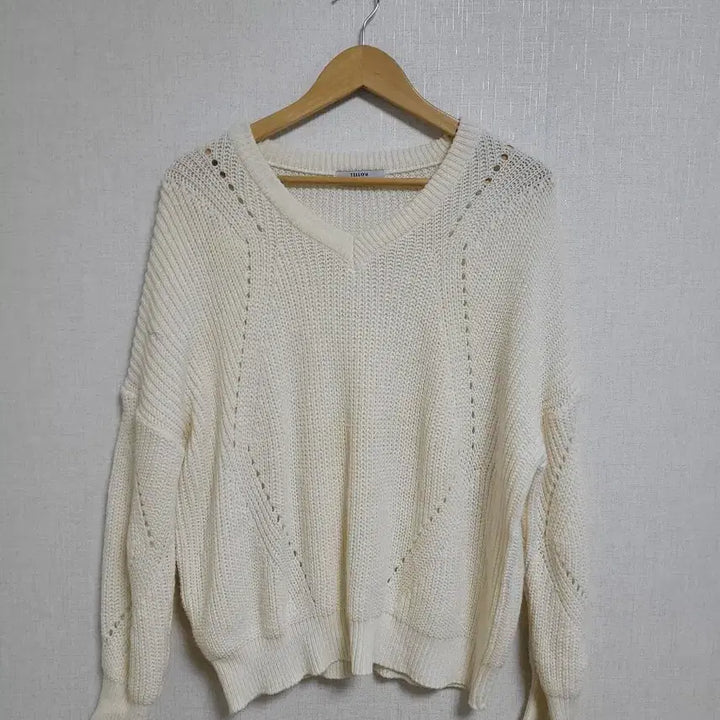 [BUNJANG] 24.YELLOW Ivory V-neck Knit Sweater / 24.YELLOW 아이보리 브이넥 니트