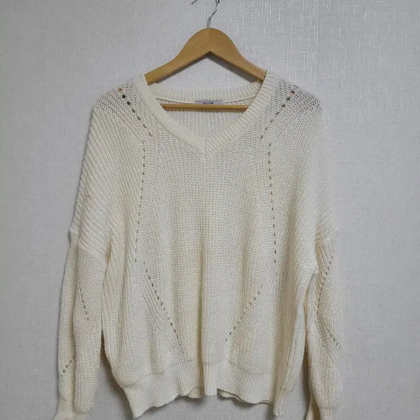[BUNJANG] 24.YELLOW Ivory V-neck Knit Sweater / 24.YELLOW 아이보리 브이넥 니트