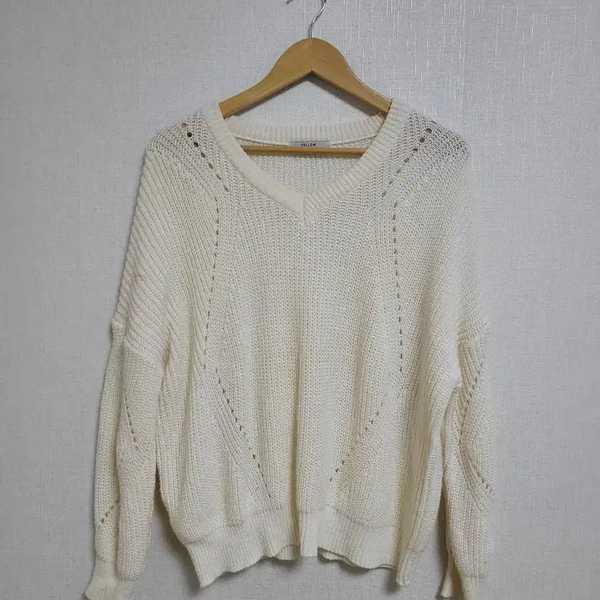[BUNJANG] 24.YELLOW Ivory V-neck Knit Sweater / 24.YELLOW 아이보리 브이넥 니트