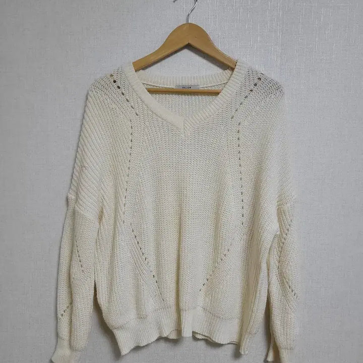 [BUNJANG] 24.YELLOW Ivory V-neck Knit Sweater / 24.YELLOW 아이보리 브이넥 니트