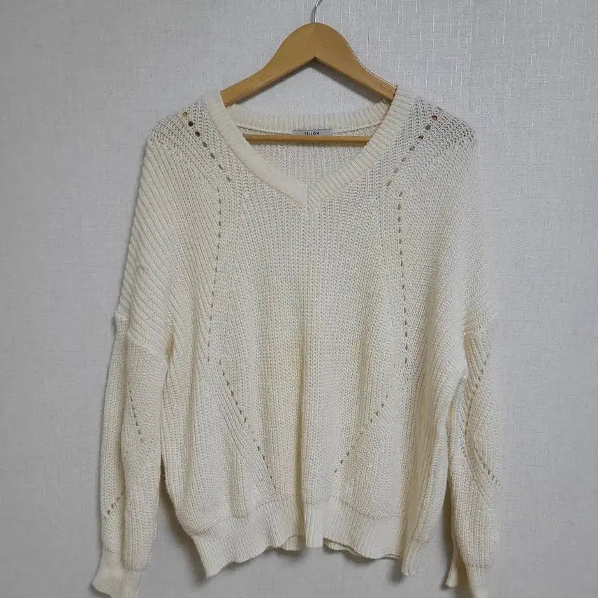 [BUNJANG] 24.YELLOW Ivory V-neck Knit Sweater / 24.YELLOW 아이보리 브이넥 니트