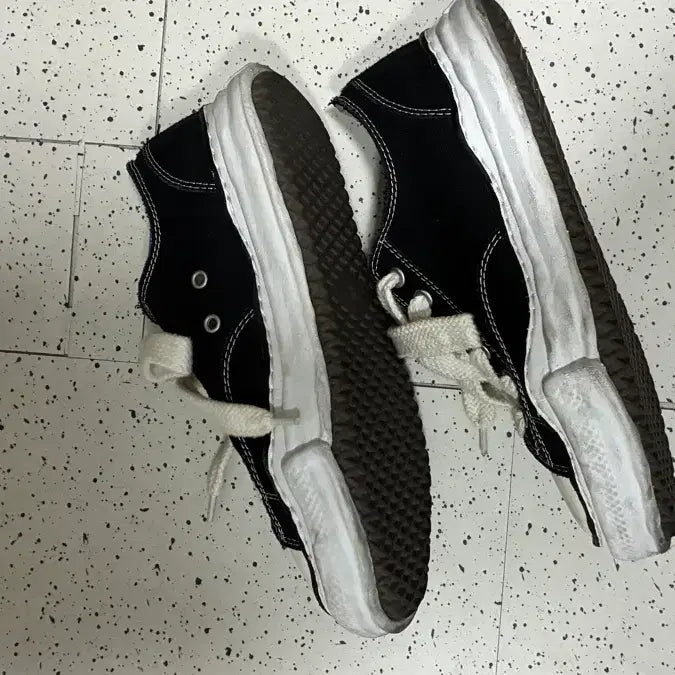 [BUNJANG] MMY Maison Mihara Yasuhiro Black Sneakers / MMY 메종 미하라 야스히로 블랙 스니커즈 42
