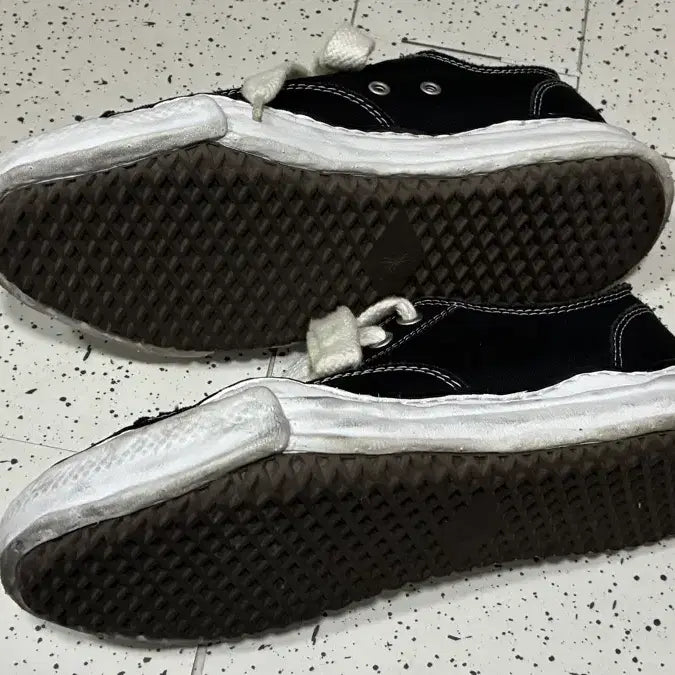 [BUNJANG] MMY Maison Mihara Yasuhiro Black Sneakers / MMY 메종 미하라 야스히로 블랙 스니커즈 42