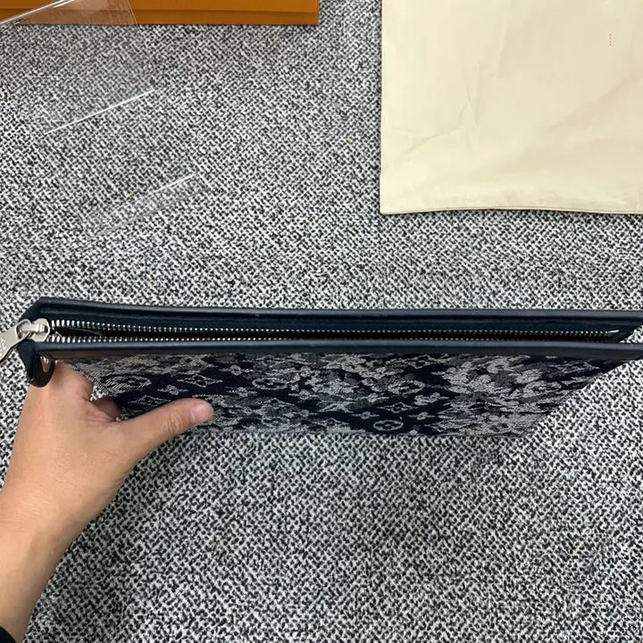 [BUNJANG] Louis Vuitton Tapestry Voyage Clutch / {정품} 루이비통 태피스트리 보야주 클러치