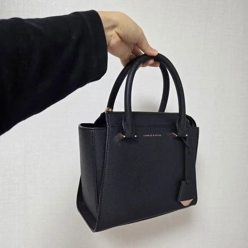 [BUNJANG] Charles & Keith Tote Crossbody Bag / 찰스앤키스 토트백 크로스백 가방