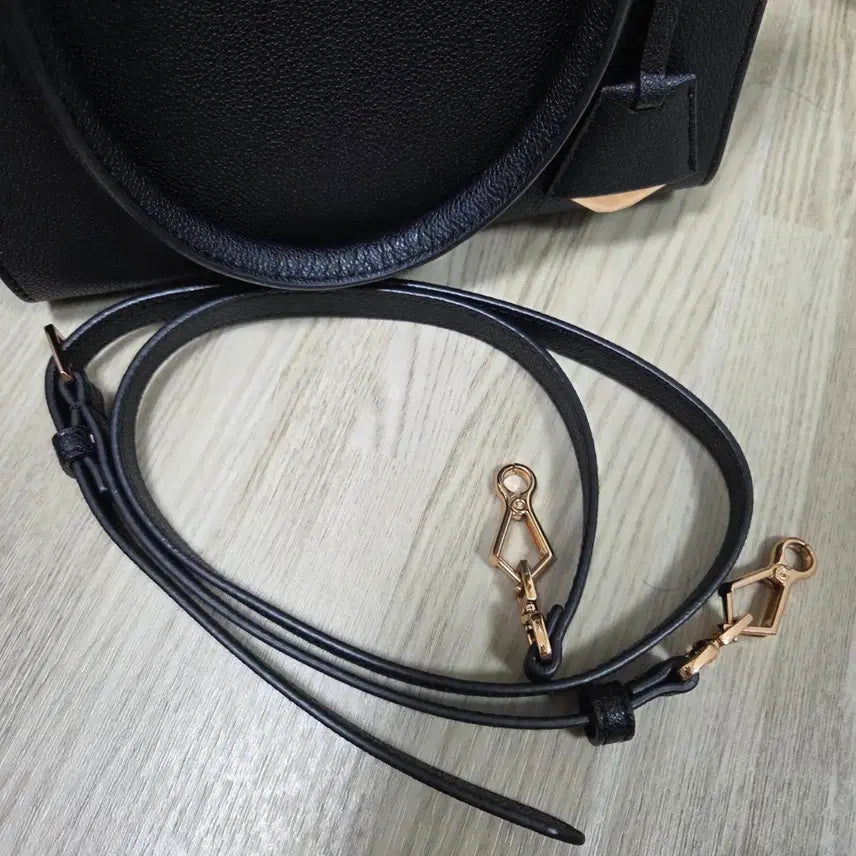 [BUNJANG] Charles & Keith Tote Crossbody Bag / 찰스앤키스 토트백 크로스백 가방