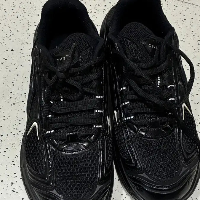 [BUNJANG] Givenchy TK-MX All Black Sneakers 41 / 지방시 TK-MX 올블랙 스니커즈 41