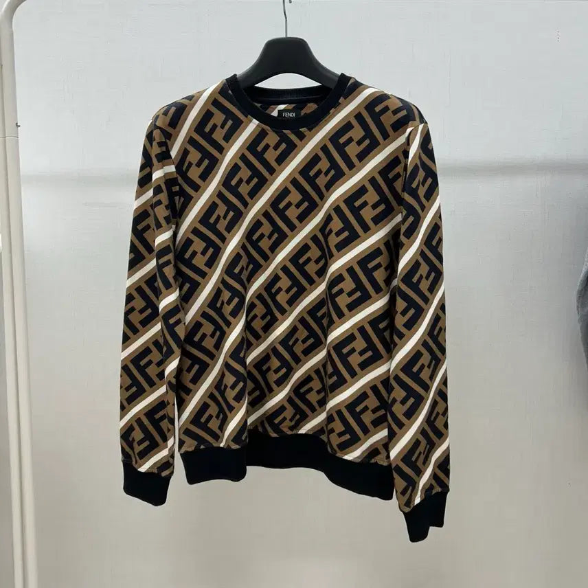 [SOLD OUT] {국내 매장구매} 펜디 FF로고 맨투맨 XL