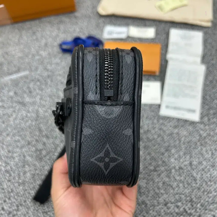 [BUNJANG] Louis Vuitton Eclipse Pochette Volga Clutch Bag / {정품} 루이비통 이클립스 포쉐트 볼가 클러치백