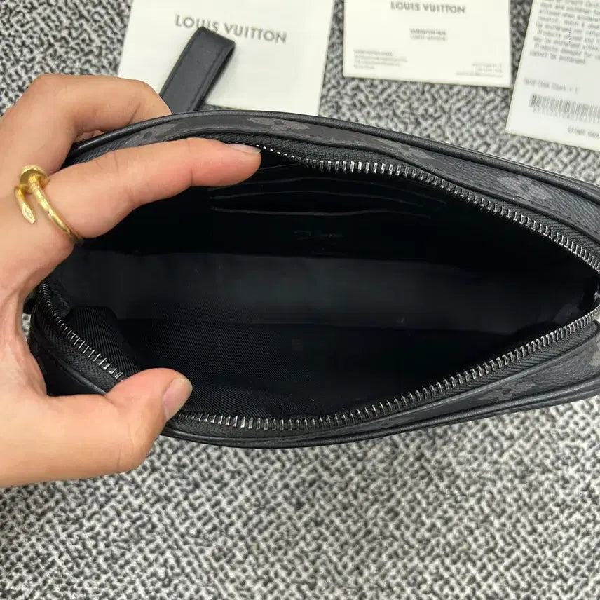 [BUNJANG] Louis Vuitton Eclipse Pochette Volga Clutch Bag / {정품} 루이비통 이클립스 포쉐트 볼가 클러치백