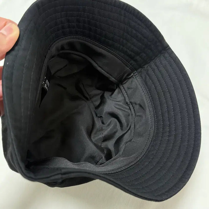 [BUNJANG] H&M Black Bucket Hat (Large) / H&M 여성용 검정 벙거지 모자(라지 사이즈)