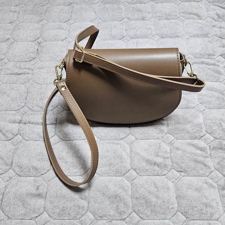 [BUNJANG] Half Moon Round Crossbody Bag / 하프문 라운드 크로스백