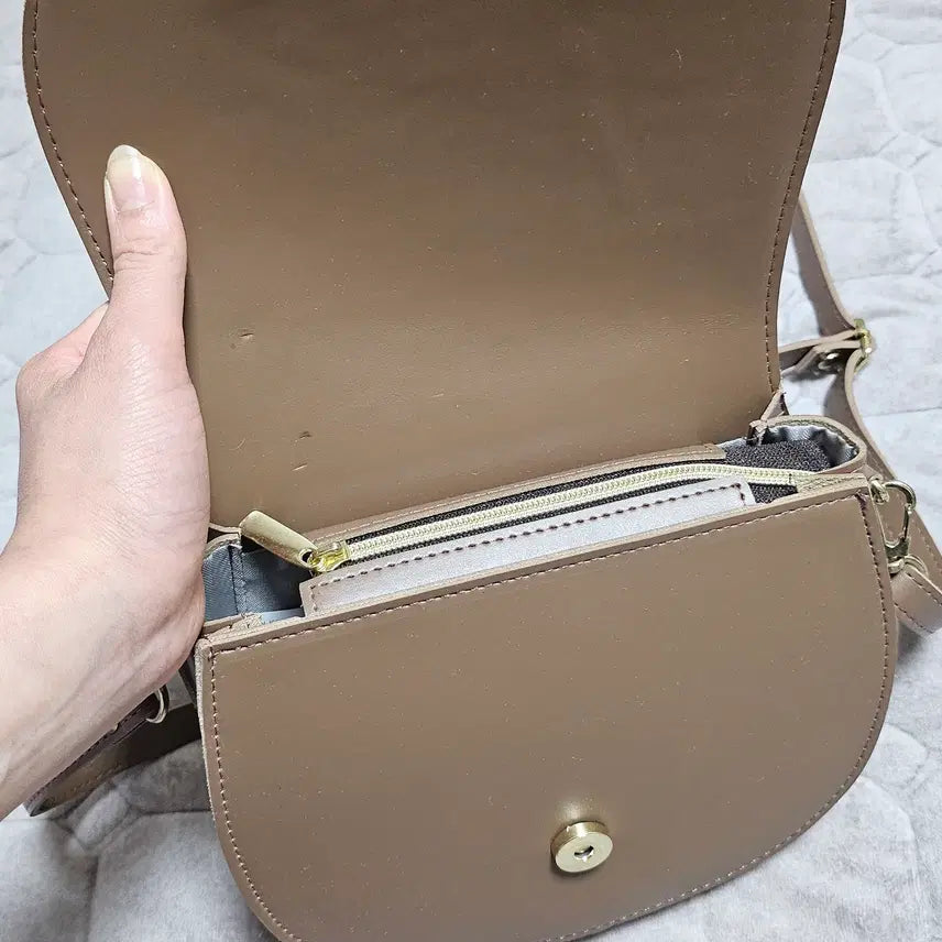 [BUNJANG] Half Moon Round Crossbody Bag / 하프문 라운드 크로스백