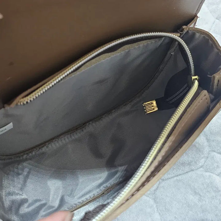[BUNJANG] Half Moon Round Crossbody Bag / 하프문 라운드 크로스백