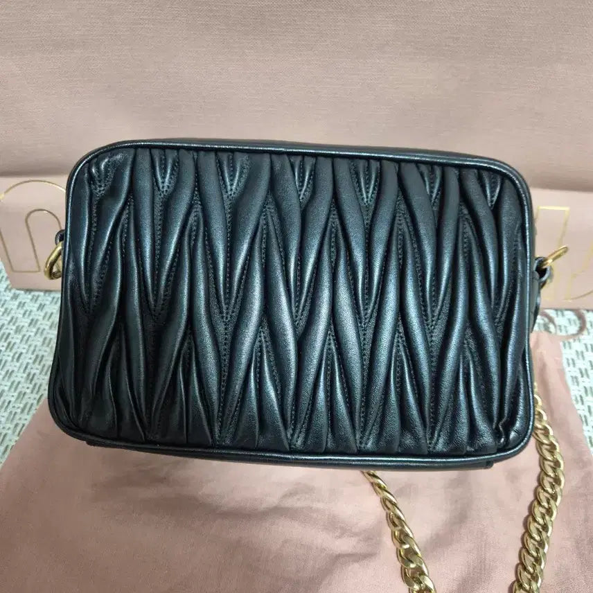 [BUNJANG] Miu Miu Matelassé Camera Bag / 미우미우 마테라쎄 카메라백 정품