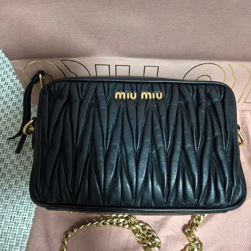 [BUNJANG] Miu Miu Matelassé Camera Bag / 미우미우 마테라쎄 카메라백 정품