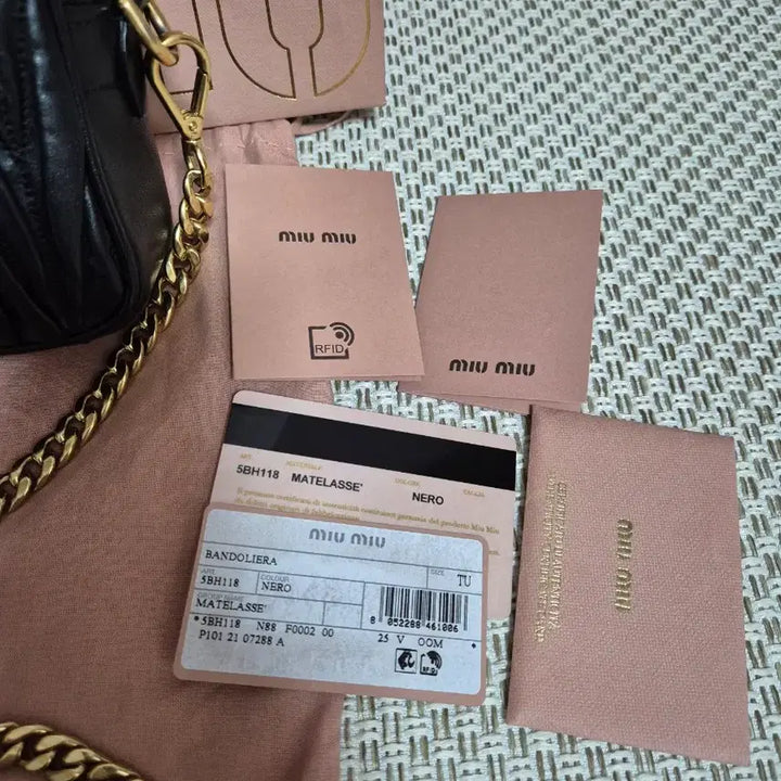 [BUNJANG] Miu Miu Matelassé Camera Bag / 미우미우 마테라쎄 카메라백 정품