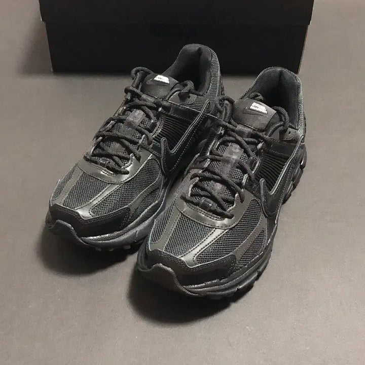 [BUNJANG] Nike x DSM Zoom Vomero 5 SP Black / 나이키 X DSM 줌 보메로 5 SP 블랙