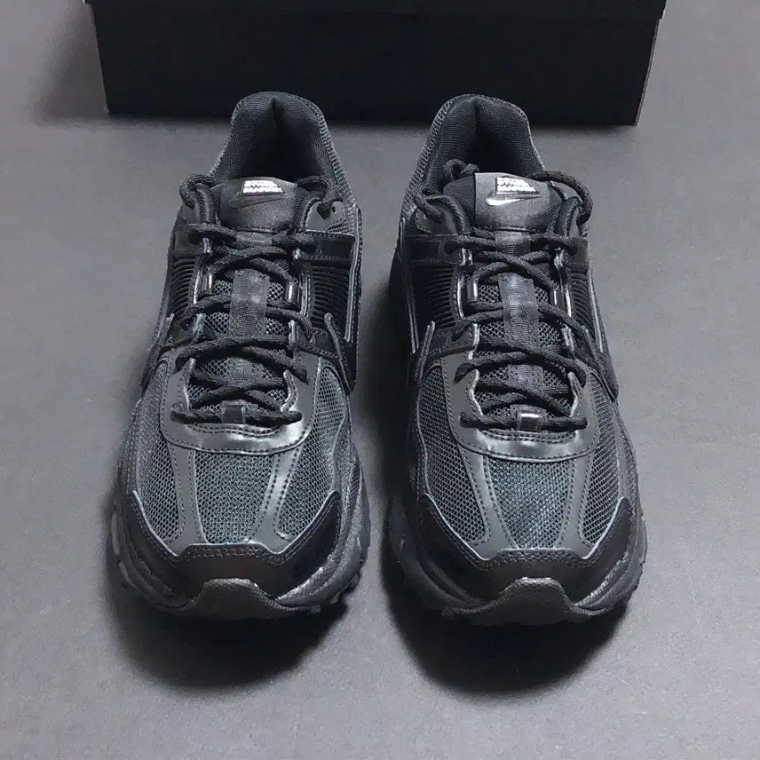 [BUNJANG] Nike x DSM Zoom Vomero 5 SP Black / 나이키 X DSM 줌 보메로 5 SP 블랙