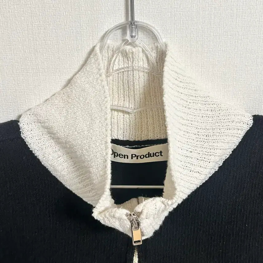 [SOLD OUT] 더오픈프로덕트 니트 베스트 블랙