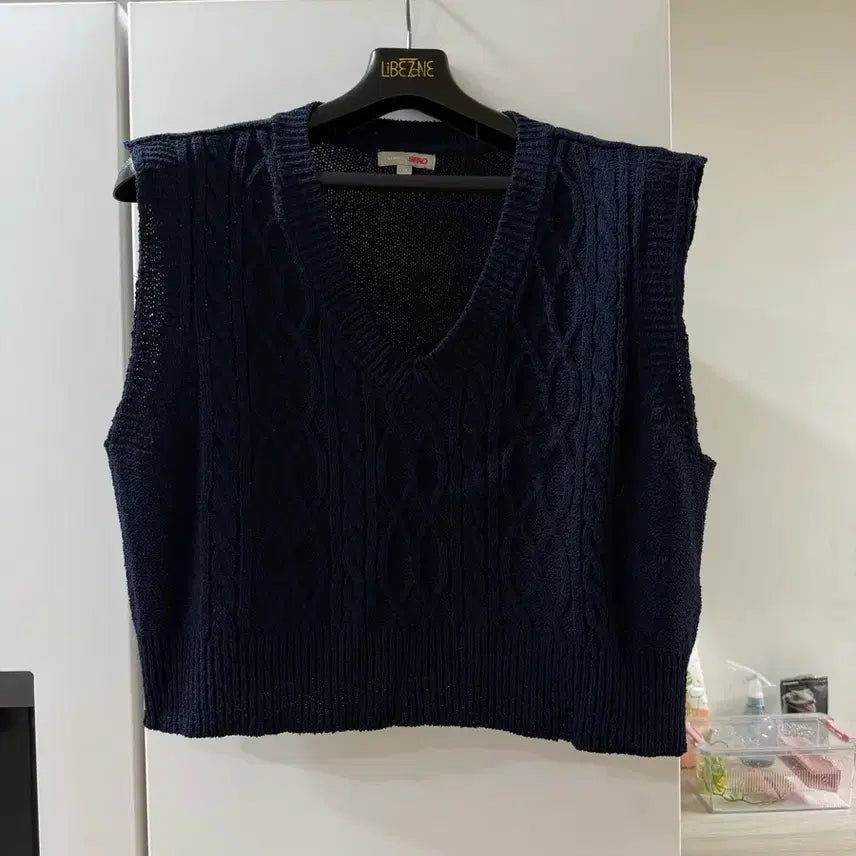 [BUNJANG] SPAO Cable Knit Cropped Vest Navy / 5/26까지  SPAO (스파오) 케이블 크롭니트 조끼 네이비
