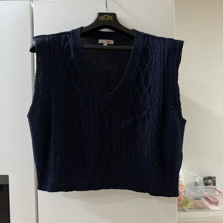 [BUNJANG] SPAO Cable Knit Cropped Vest Navy / 5/26까지  SPAO (스파오) 케이블 크롭니트 조끼 네이비