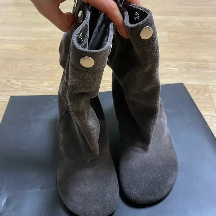 [BUNJANG] Margesherwood Suede Mid Boots Dark Brown / 마지셔우드 스웨이드 미들 부츠 다크브라운