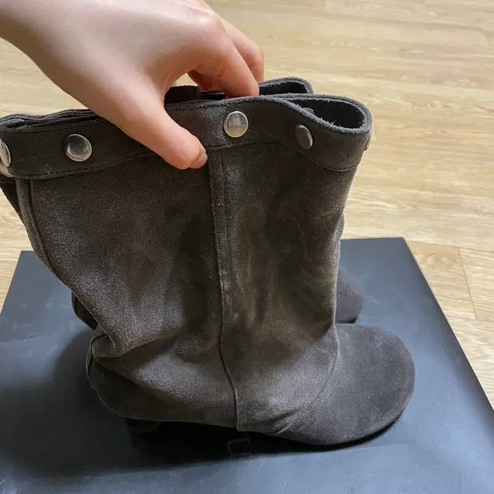 [BUNJANG] Margesherwood Suede Mid Boots Dark Brown / 마지셔우드 스웨이드 미들 부츠 다크브라운