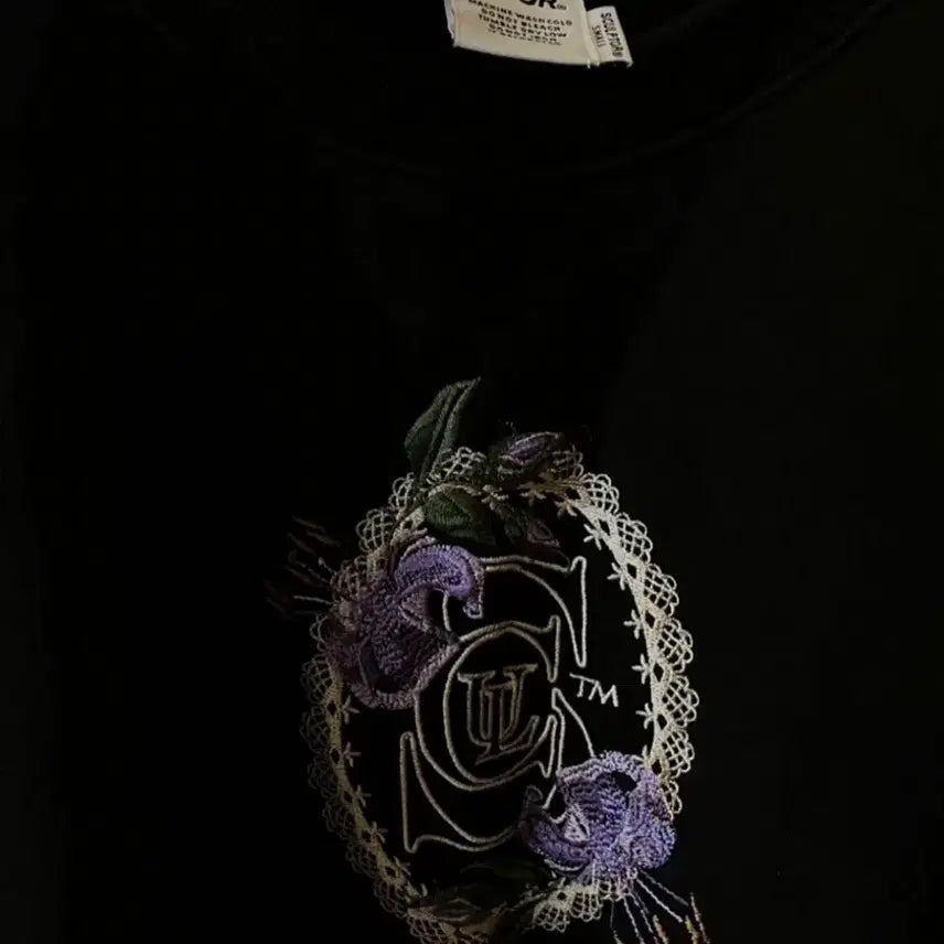 [BUNJANG] Sculptor Vintage Embroidery Sweatshirt Black / 스컬프터 빈티지 자수 맨투맨 블랙