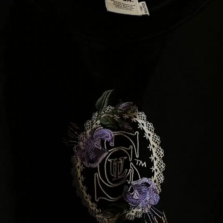 [BUNJANG] Sculptor Vintage Embroidery Sweatshirt Black / 스컬프터 빈티지 자수 맨투맨 블랙