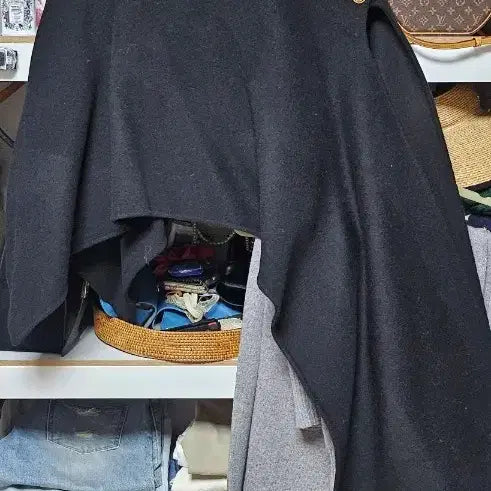 [BUNJANG] JULL-LOG 100% Wool Gold Button Handmade Cape Shawl Coat / 줄로그 JULL-LOG 울100% 금장버튼 핸드메이드 케이프 숄코트 망토