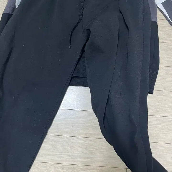 [BUNJANG] GCDS Logo Hoodie and Black Pants Set / GCDS 로고 블랙 후드티+검정바지 L