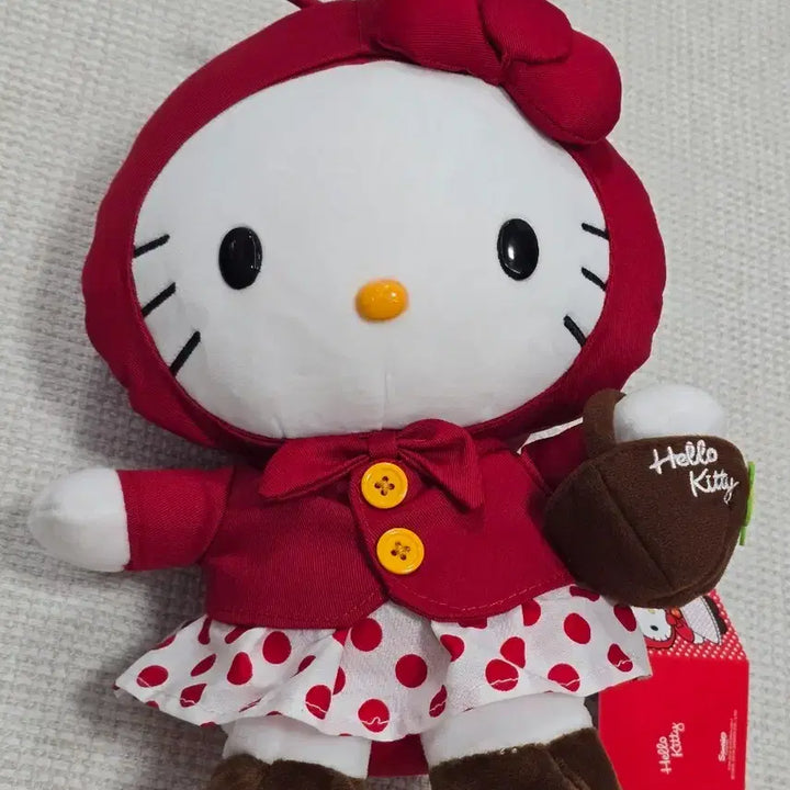 [BUNJANG] Hello Kitty Red Riding Hood Doll 25cm / 헬로키티 빨간망토 인형 25cm 새상품