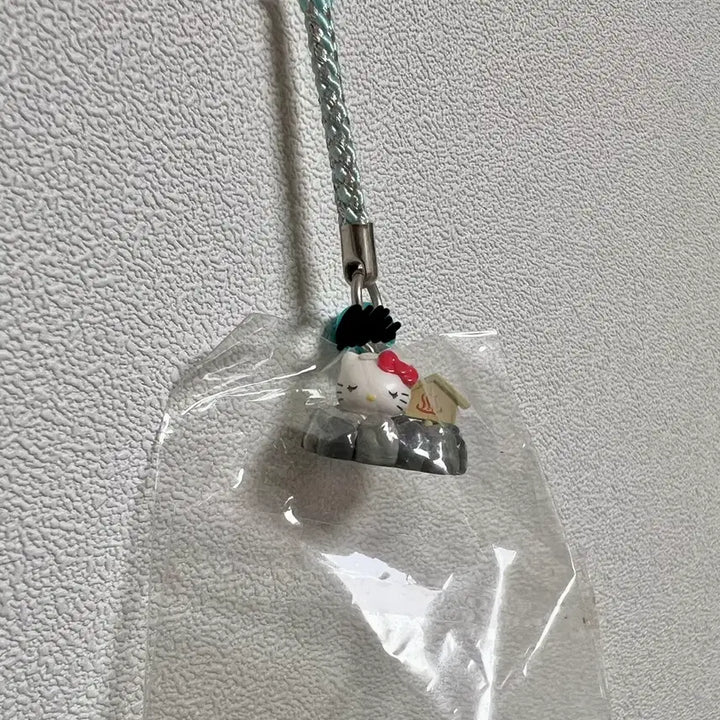 [BUNJANG] Hello Kitty Oncheon Hot Spring Strap / 온천 키티 스트랩 노천탕 키티 스트랩 고전 키티