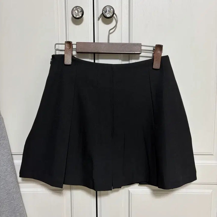 [BUNJANG] Cream Cheese Market More Pleated Skirt Shorts Black S / 크림치즈마켓 모어 플리츠 치마바지 미니스커트 블랙 S