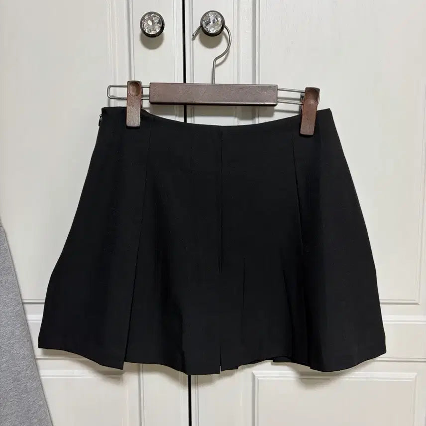 [BUNJANG] Cream Cheese Market More Pleated Skirt Shorts Black S / 크림치즈마켓 모어 플리츠 치마바지 미니스커트 블랙 S