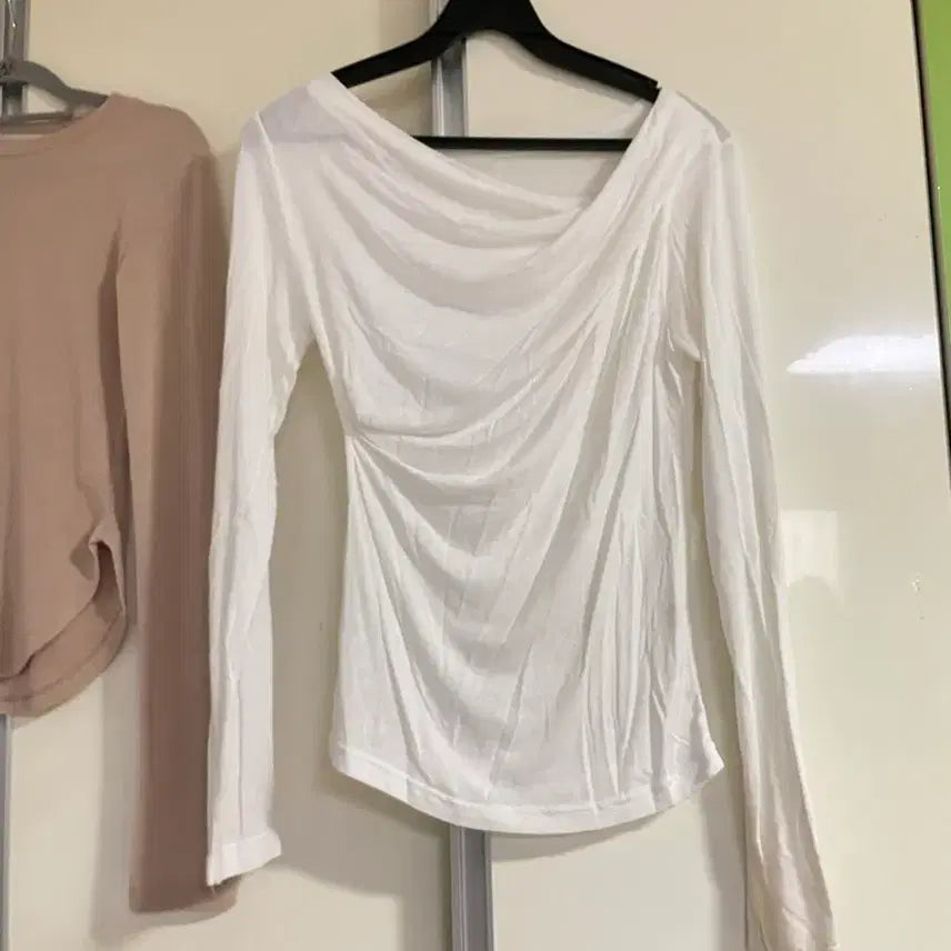 [BUNJANG] Sleeved Slim Shring T-shirt / 긴팔 슬림티 셔링 티셔츠