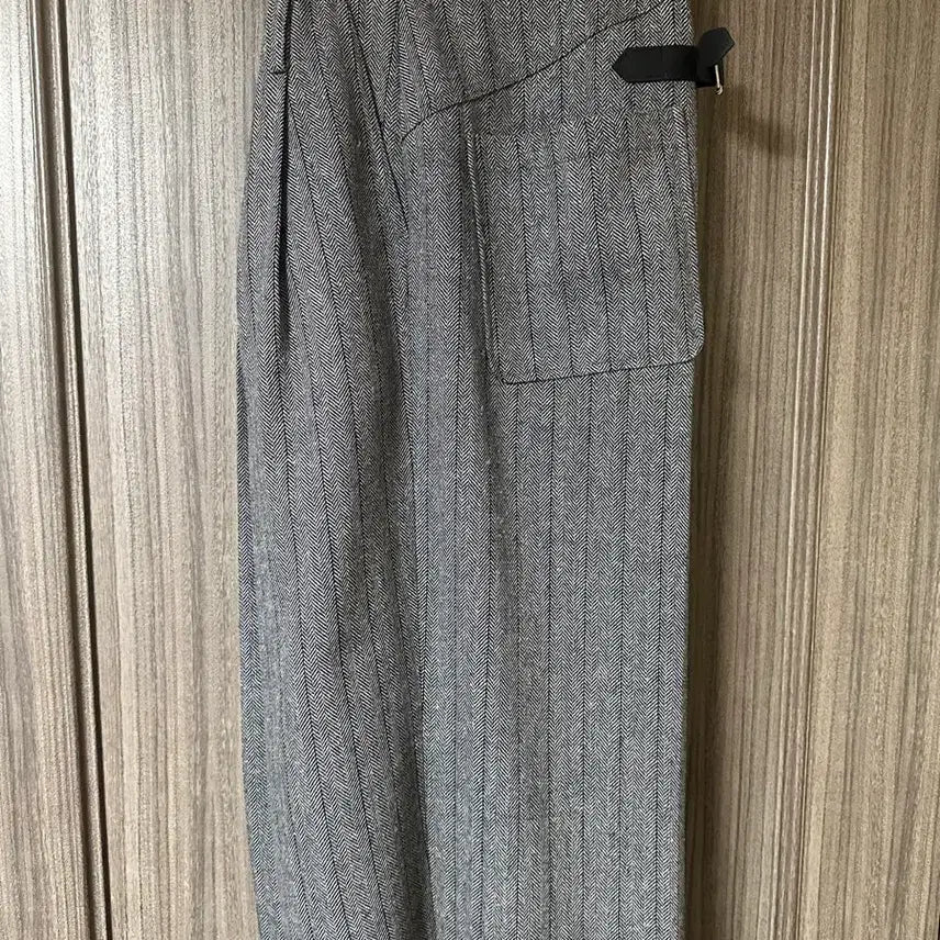 [BUNJANG] Waveyness Leather Cinched Back Herringbone Pants / 웨이비니스 레더 신치백 헤링본 팬츠 1사이즈