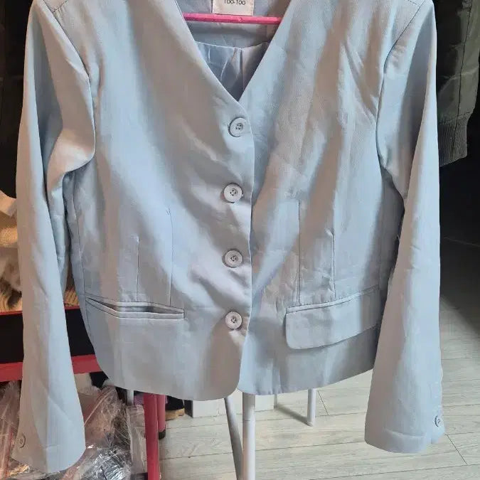[SOLD OUT] 브이넥 하늘색 자켓