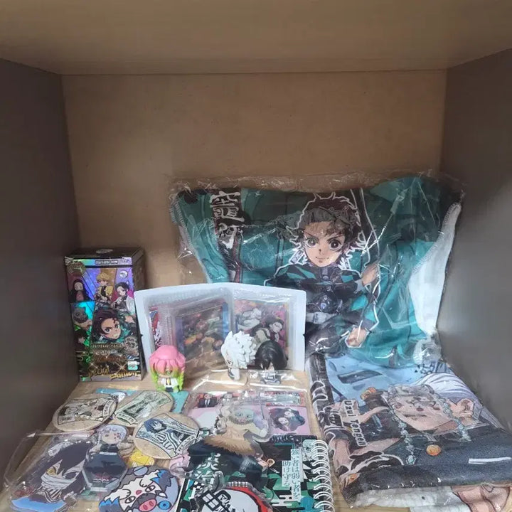 [BUNJANG] Demon Slayer Bundle Set Goods / [급전] 귀멸의칼날 굿즈 일괄 판매