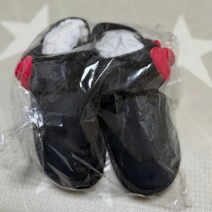 [BUNJANG] Hello Kitty New Furry Slippers / 헬로키티 털 신발 새상품