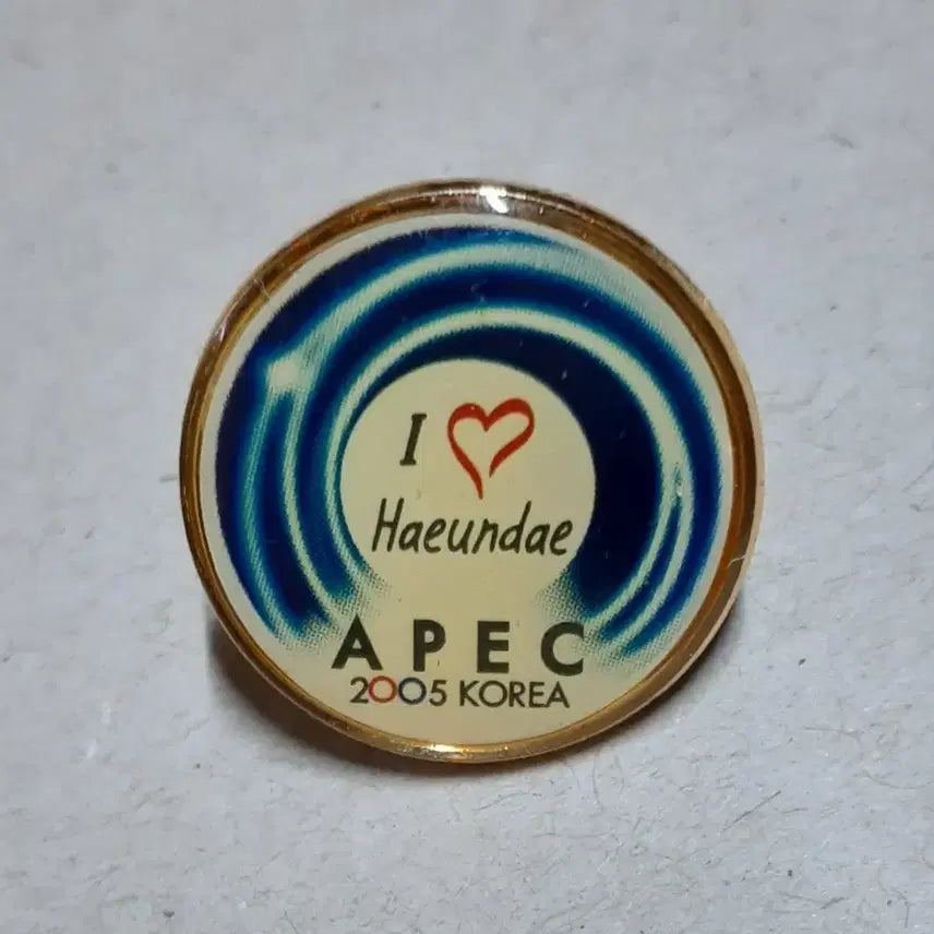 [BUNJANG] 2005 Haeundae APEC Commemorative Badge / 2005 해운대 APEC 개최 기념 뱃지 팝니다
