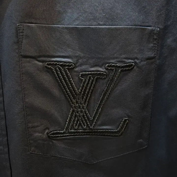 [BUNJANG] Louis Vuitton LV Logo Pocket Shirt Navy / [정품/새상품급/신상/XXL] 루이비통 포켓 LV로고 셔츠 네이비