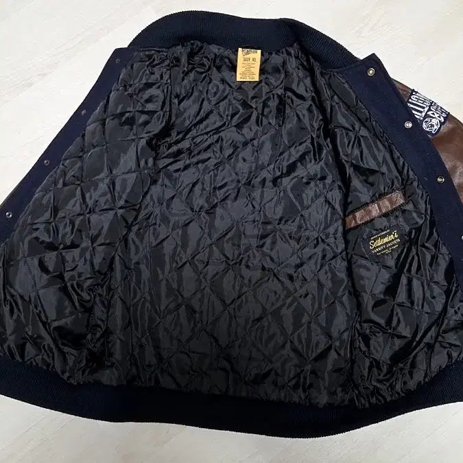 [SOLD OUT] 빌리네어보이즈클럽 바시티 자켓 XL