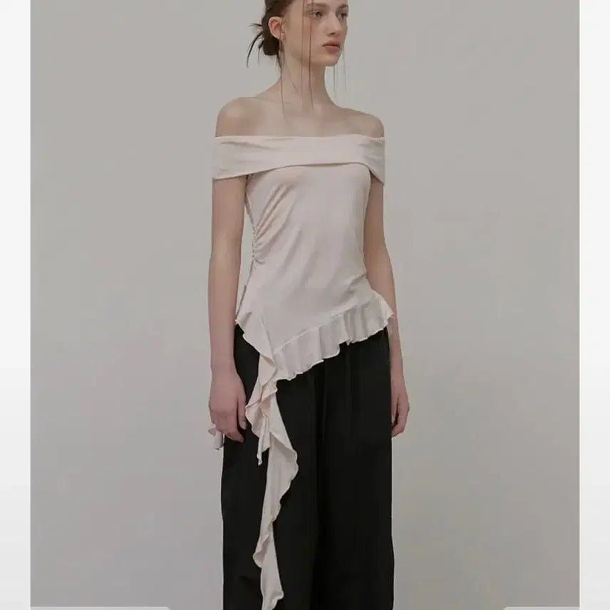 [BUNJANG] EtMone Frill Off-Shoulder Blouse / 에트몽 프릴 오프숄더 블라우스
