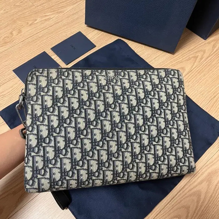 [BUNJANG] Dior Oblique A4 Clutch / [ 실착 3회, S급 ] 디올 A4 오블리크 클러치