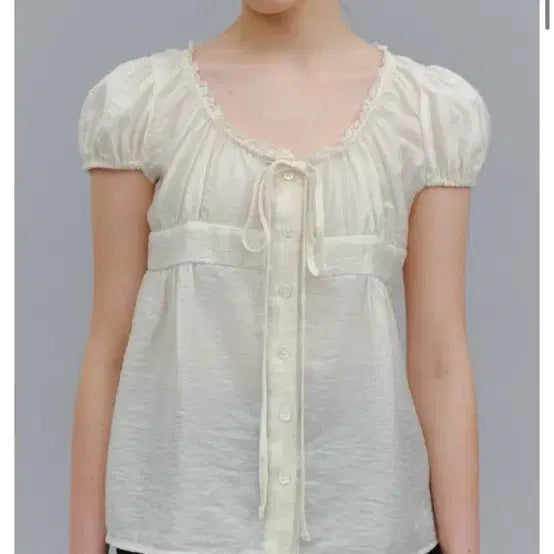 [BUNJANG] Forest Pepe Blouse Cream / (삽니다) 포레스트 페페 블라우스 크림색상